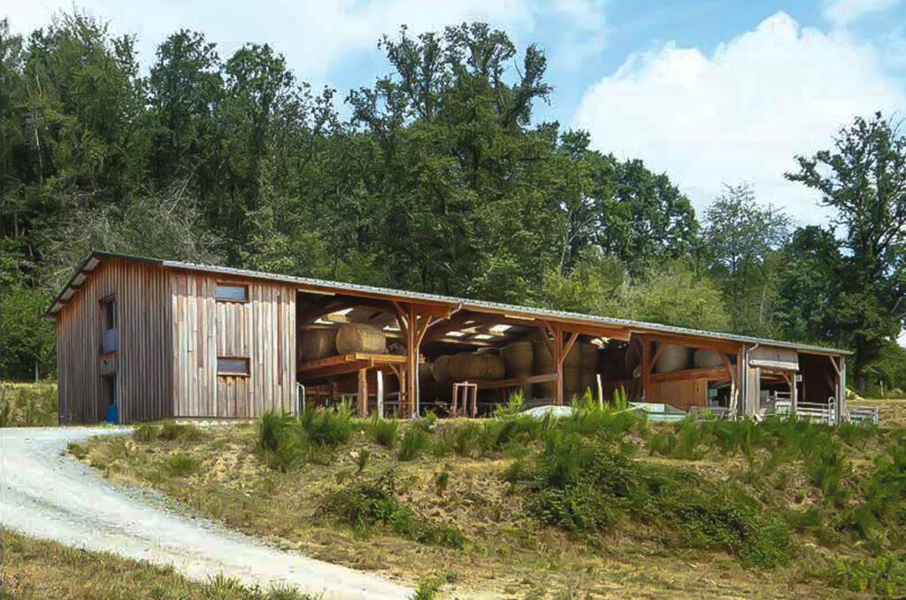 GAEC Vidaillat bâtiment agricole multifonctions en bois