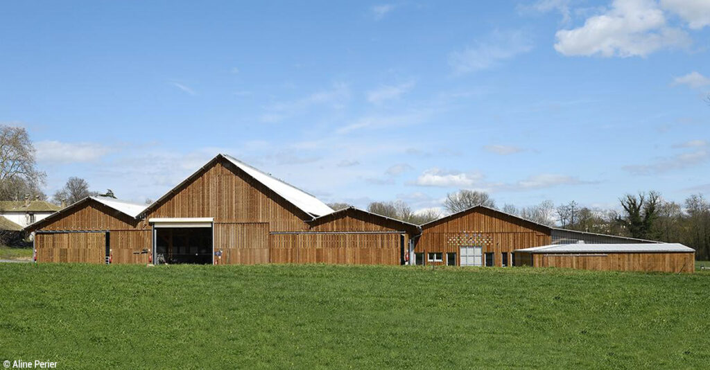 Domaine de Cibeins stabulation en bois