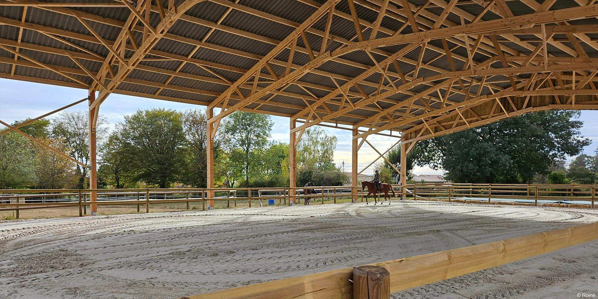 Bâtiment agricole en bois centre équestre