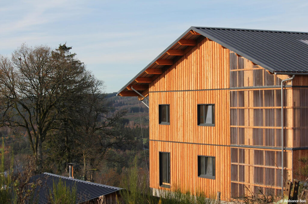 Hangar agricole et habitation en bois